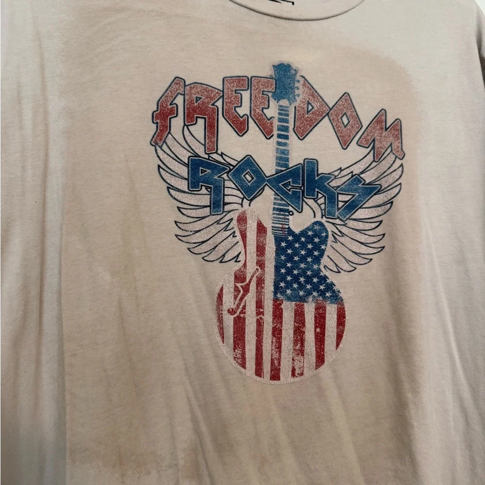 Freedom Rocks Graphic Tee - Light Gray - Picture 2 of 3